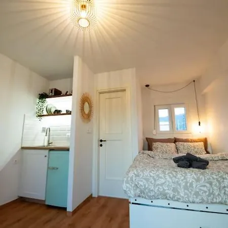 Mini Rooftop Apartment, In The Heart Of Volos Exterior photo