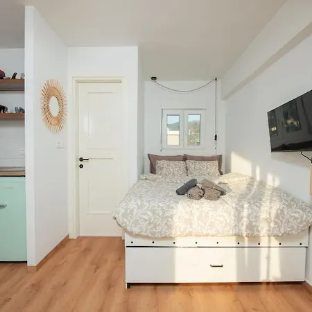 Mini Rooftop Apartment, In The Heart Of Volos Exterior photo